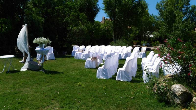 Cérémonie de mariage organisée dans un domaine près d'Aix en Provence