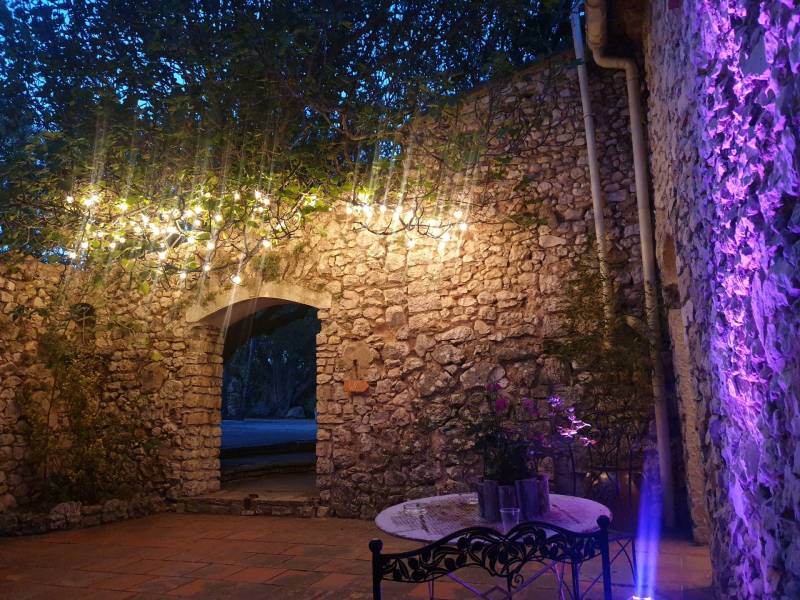 Location de domaine pour mariage et évènements professionnels vers Aix en Provence à Ventabren (13)